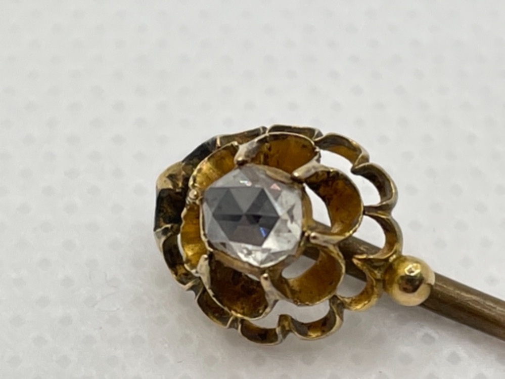 ANTIQUE GOLD DIAMOND TIE PIN COMPRISING OF A ROSE CUT DIAMOND SET IN ORNATE SETTING APX .25CT 1.8G - Bild 4 aus 4