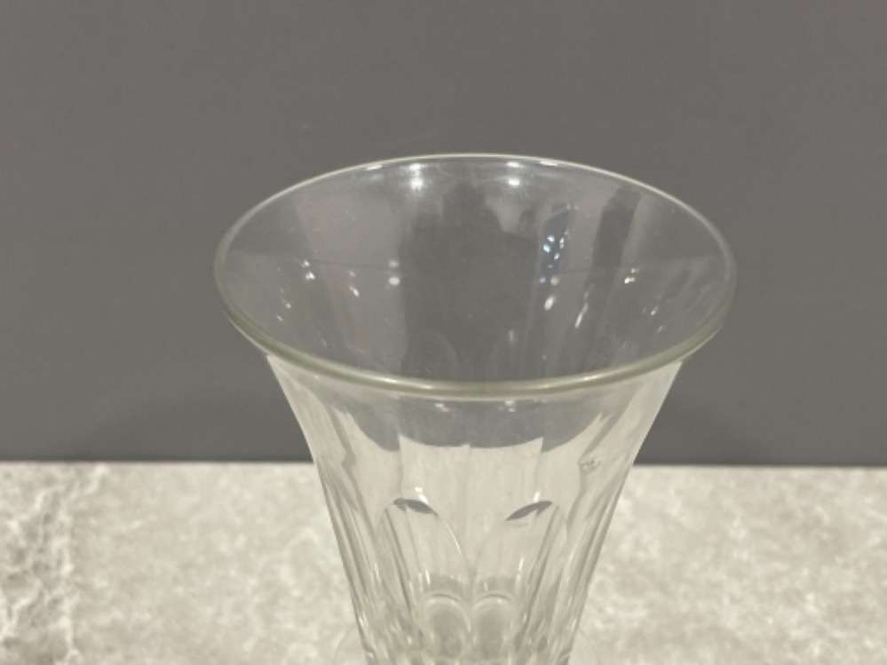 GEORGIAN WINE GLASS C1830 BLADE CUT FLARED FUNNEL BOWL WITH DOUBLE BLADE KNOP STEM THE TOP KNOP - Image 2 of 3