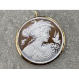 ANTIQUE 18CT GOLD LARGE CAMEO BROOCH IN GOOD CONDITION 5CM