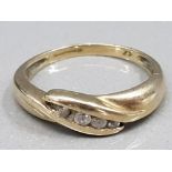 9CT YELLOW GOLD CROSSOVER PATTERN DRESS RING INSET WITH 4 CUT WHITE STONES SIZE N 2.5 GRAMS GROSS