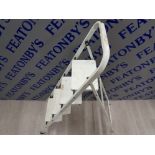 4 STEP FOLDABLE LADDER