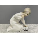 LLADRO 4523 GIRL WITH SLIPPERS IN GOOD CONDITION