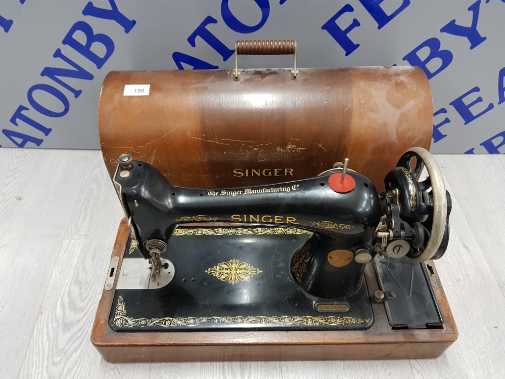 VINTAGE SINGER SEWING MACHINE