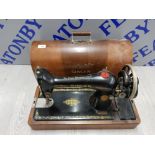 VINTAGE SINGER SEWING MACHINE