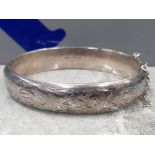 SILVER BANGLE WITH DECORATION PATTERN 17.8 GRAMS