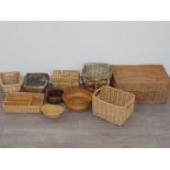 10 MISCELLANEOUS WICKER ITEMS INCLUDING PICNIC BASKET, CUTLERY TRAY, SMALL CHEST ETC