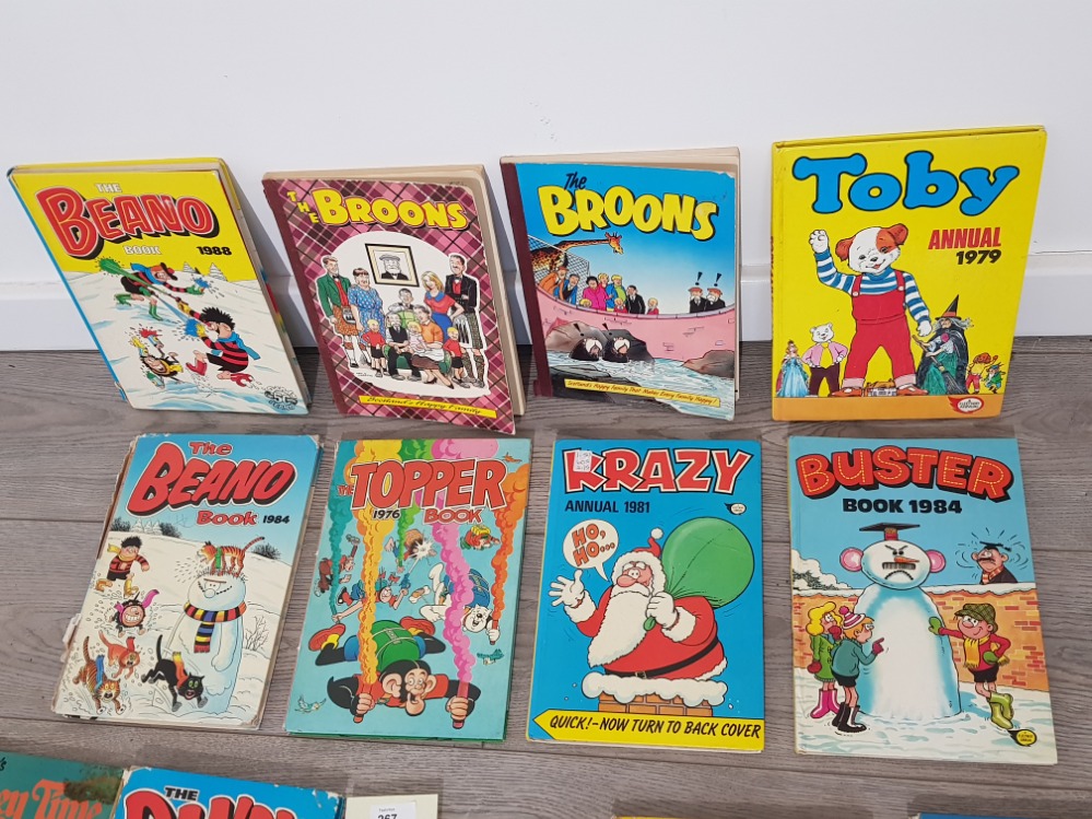 COLLECTION OF VINTAGE ANNUAL BOOKS INCLUDING THE BEANO 1988, 1984, THE BROONS , DANDY AND BEEZER - Bild 2 aus 5