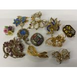 11 LADIES COSTUME BROOCHES MAINLY FLORAL DESIGNS