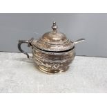 BIRMINGHAM 1916 HALLMARKED SILVER CONDIMENT POT WITH SPOON AND ORIGINAL BLUE GLASS LINER 67.6G