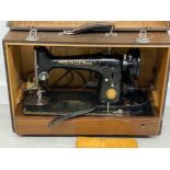 VINTAGE SINGER SEWING MACHINE IN ORIGINAL CARRY CASE