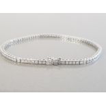 LADIES 9CT WHITE GOLD TENNIS BRACELET FEATURING 87 PRINCESS CUT CUBIC ZIRCONIA STONES COMPLETE