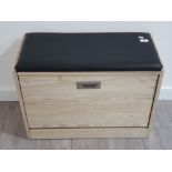 Seated box for storing shoes 65 1/2 x 49 x 31 cm