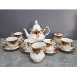14 pieces of royal Albert old country Roses