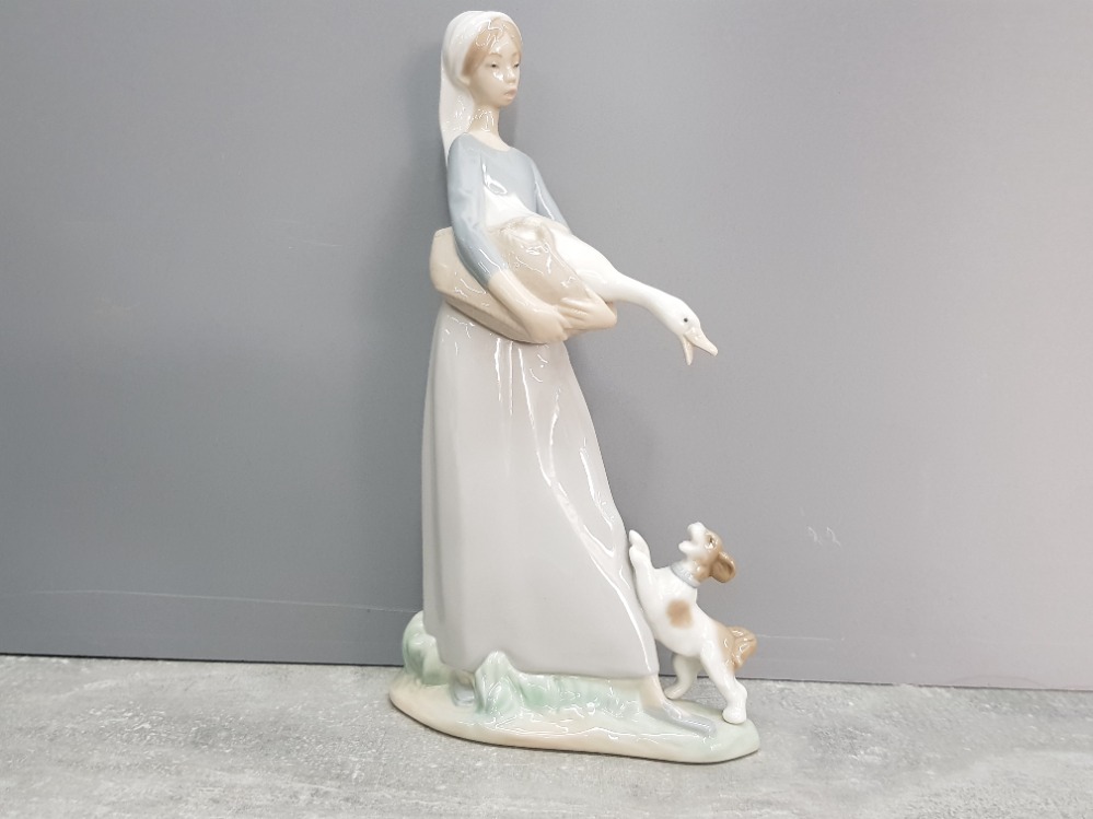 Lladro figure 4866 girl with goose and dog - Bild 2 aus 3