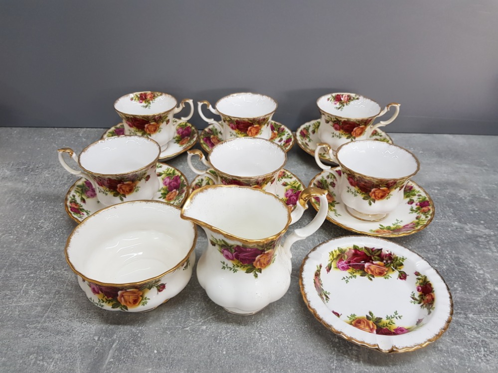 15 pieces of royal Albert old country Roses