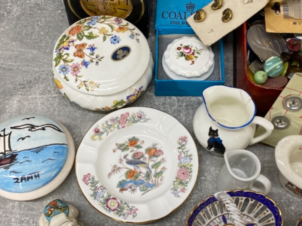 Mixed lot of vintage buttons, tea China inc Wedgwood and Aynsley plus wristwatches - Bild 3 aus 3