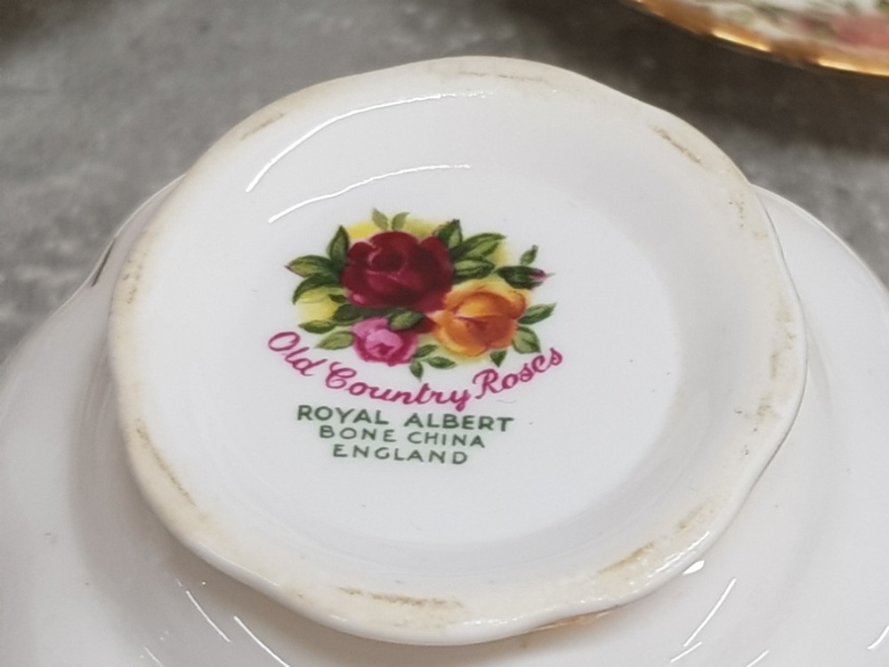 14 pieces of royal Albert old country Roses - Bild 2 aus 2