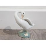Small lladro swan figure 10 cm high