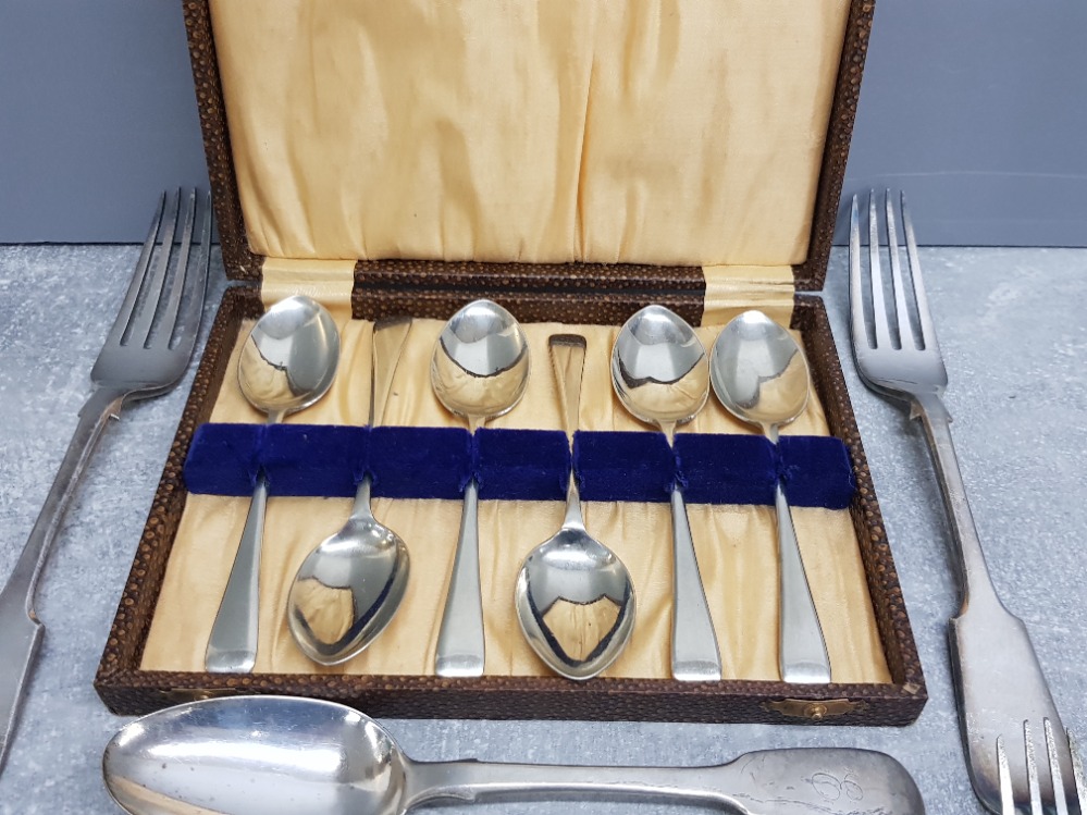 P Osborne set of 6 silver plated spoons together with a small quantity of cutlery - Image 2 of 3
