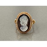 Ladies 9ct gold cameo ring set with rope design 6.4g size L1/2