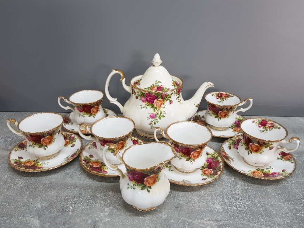 14 pieces of royal Albert old country Roses