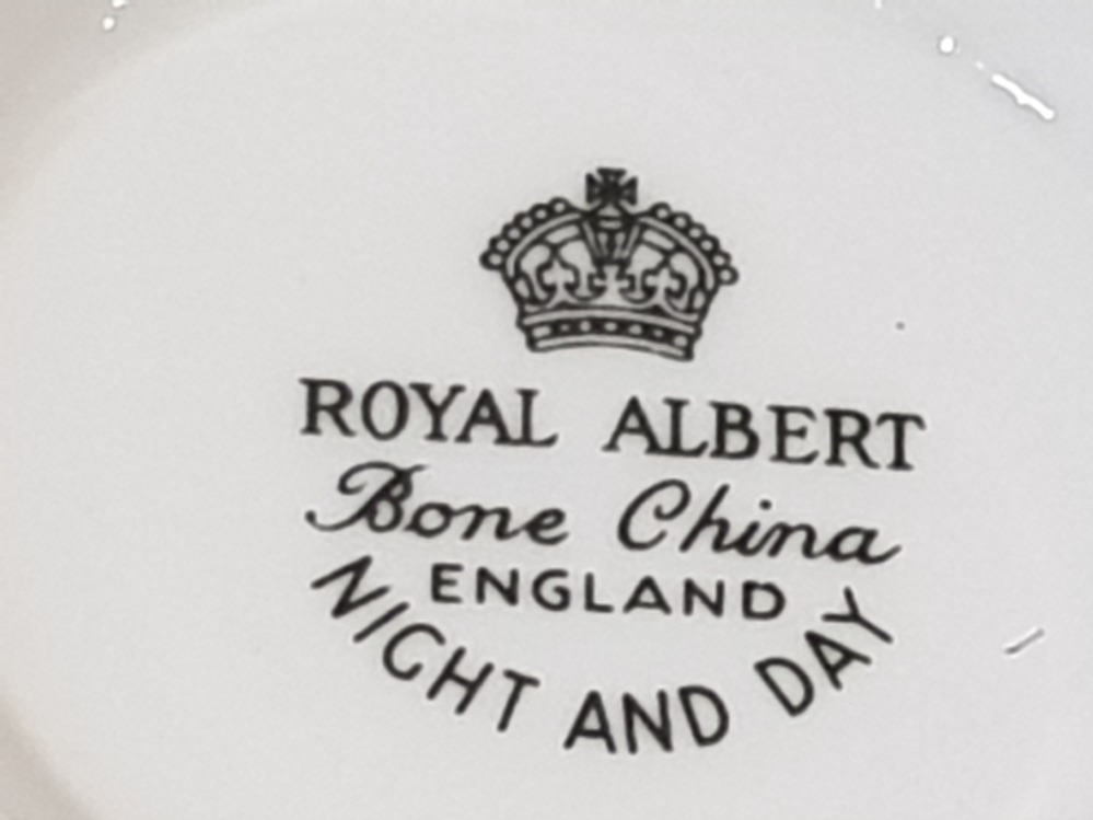 33 piece Royal Albert night and day coffee ware - Image 5 of 5