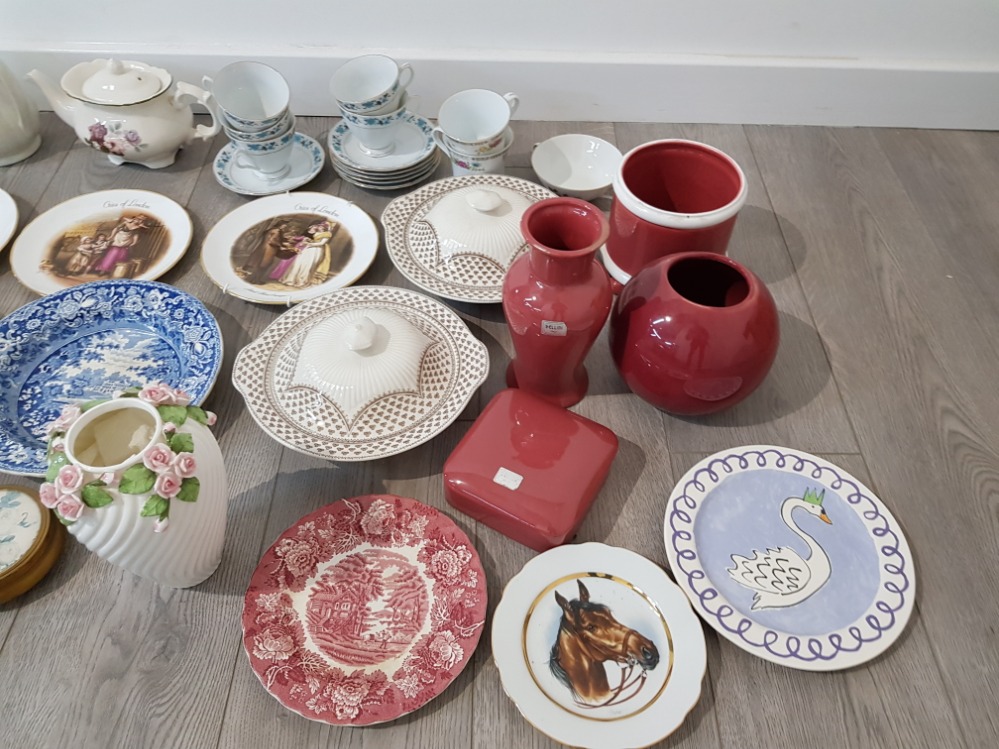 Large collection of pottery items including bellini Italy, wedgwood jasper ware and a Arthur wood - Image 3 of 5