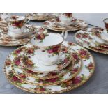 30 pieces of royal Albert old country Roses, 6 place setting