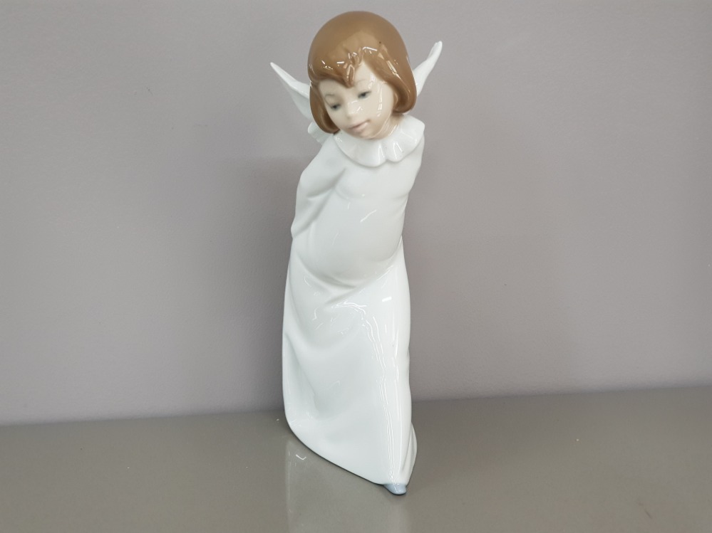 Lladro figure 4960 curious angel