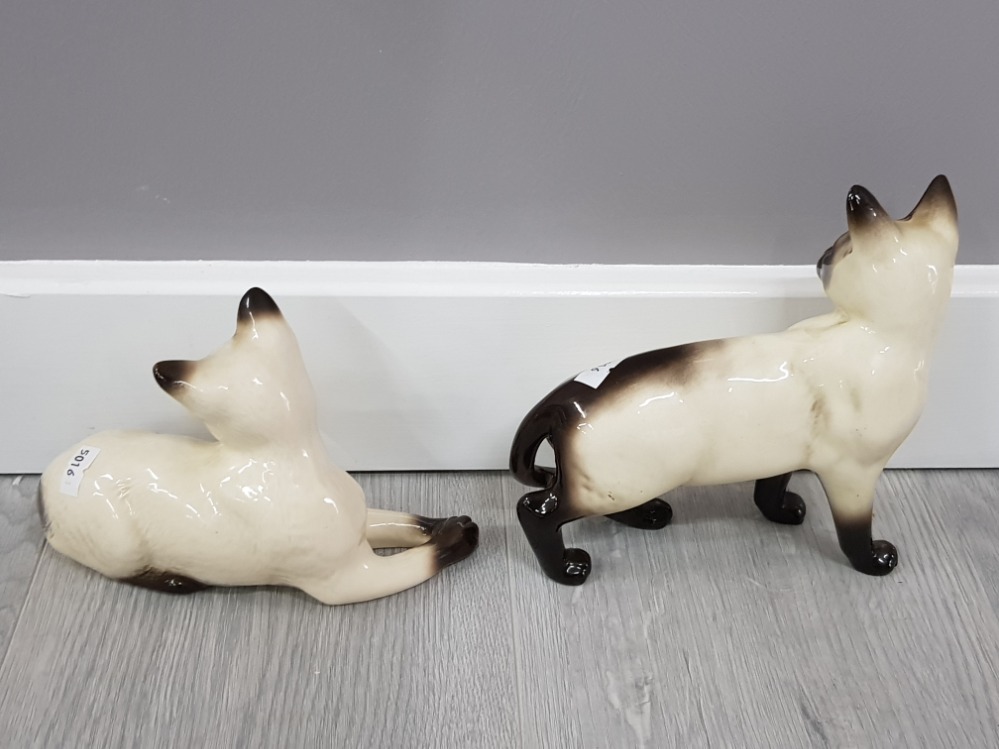 Beswick standing siamese cat together with a lying royal doulton siamese cat in great condition - Image 2 of 4