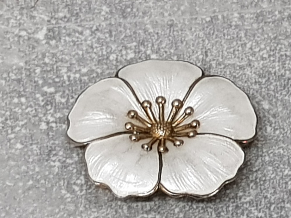 Vintage Dansk guldsmede handvaerk sterling denmark flower brooch. Fully marked to rear in very
