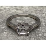 7 stone CZ ring in silver, 2.9G gross size P1/2