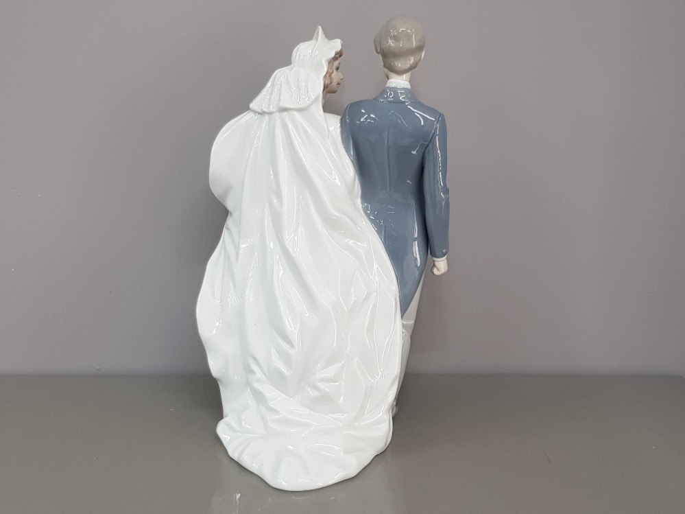 Nao by lladro figure 1110 bride and groom - Image 2 of 3