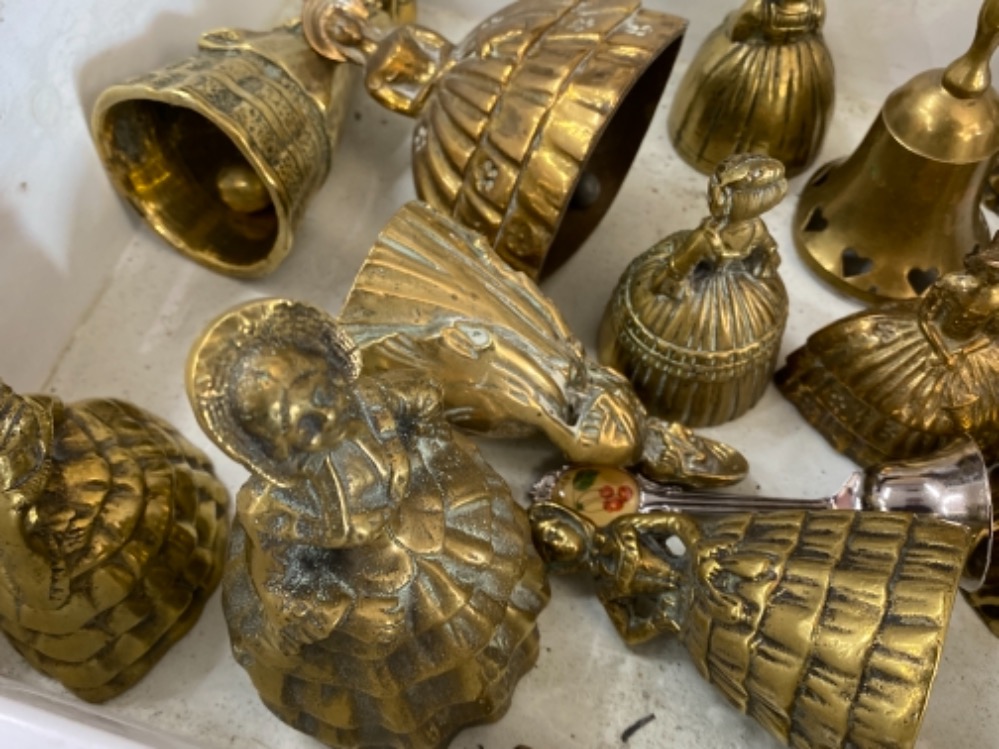 Box of vintage brass bells mainly ladies - Image 2 of 2