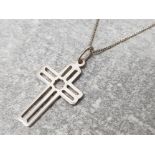 Silver cross and chain 3.6g