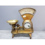 Set of shop scales 2lb . Division manufactured by john white & son auchtermuchty in original gold