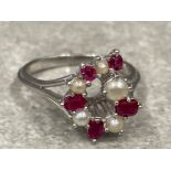 18ct white gold 1960s ruby and pearl ring 6.1g size R