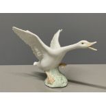 Lladro 1265 jumping duck in good condition