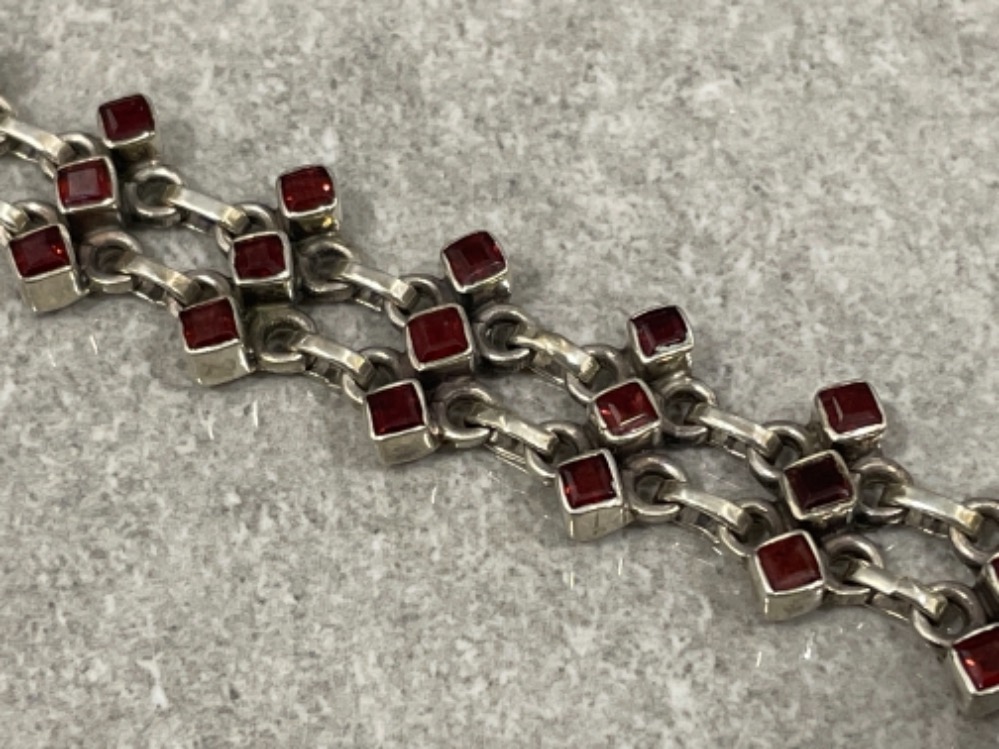 Silver and 42 garnet set link bracelet 25.8g - Image 3 of 3