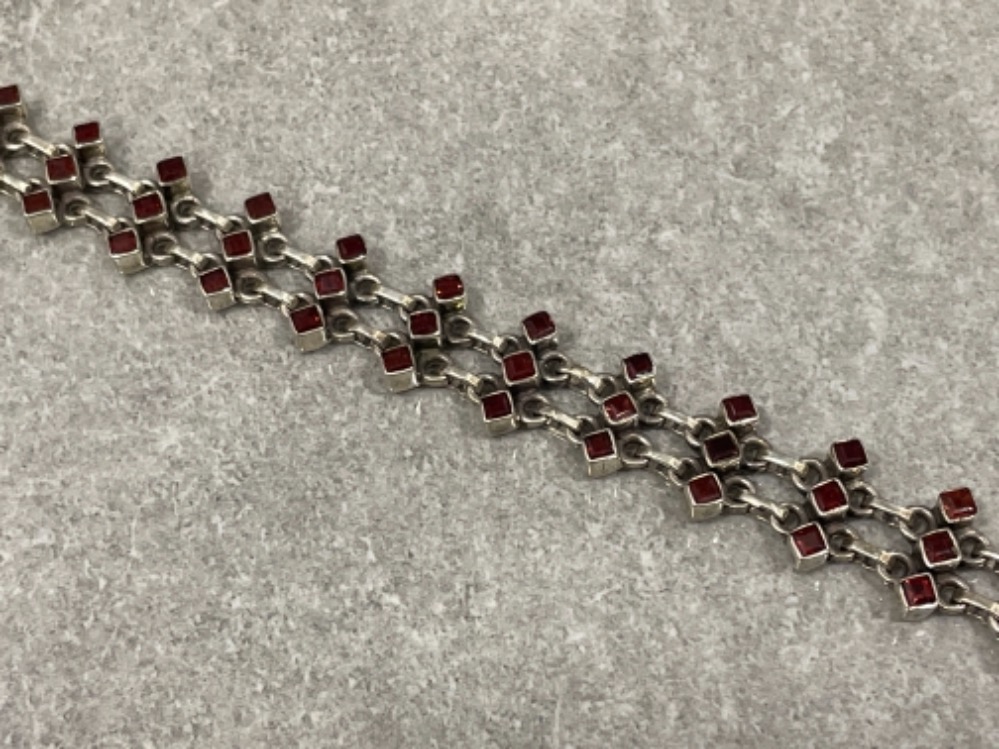 Silver and 42 garnet set link bracelet 25.8g