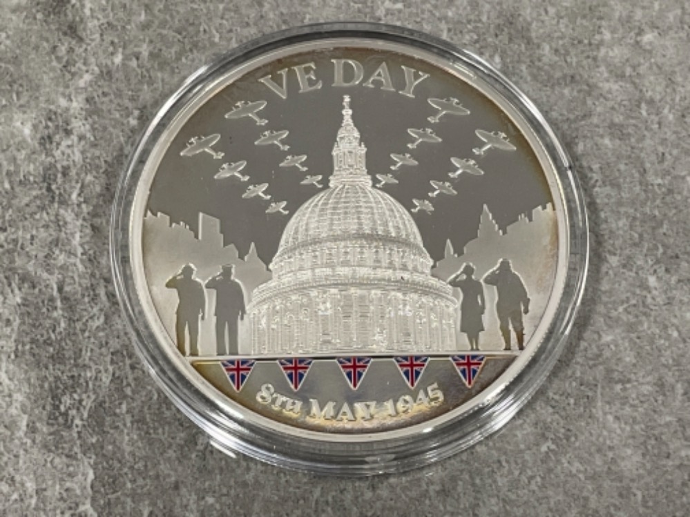 Solid silver 5oz coin dated 2010 re VE Day 8/5/45 in presentation case - Image 2 of 2