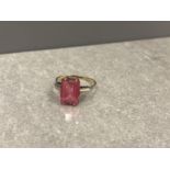 9ct yellow and white gold ring with pink stone, possibly tourmaline, 2.35g size p