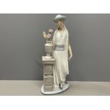 Lladro stunning 1920s lady by flowers in good condition