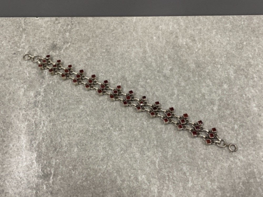 Silver and 42 garnet set link bracelet 25.8g - Image 2 of 3