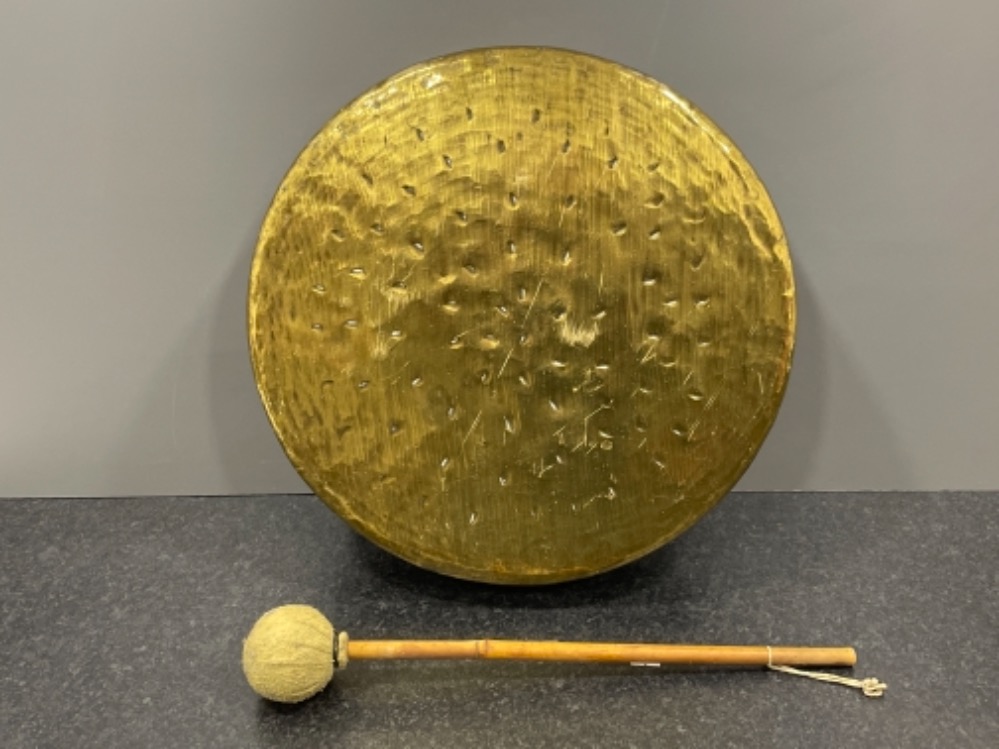 Large brass Chinese Gong and mallet 40cms