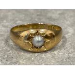 Antique 18ct gold pearl ring hallmarked 1895 Edinburgh size S 4.8g