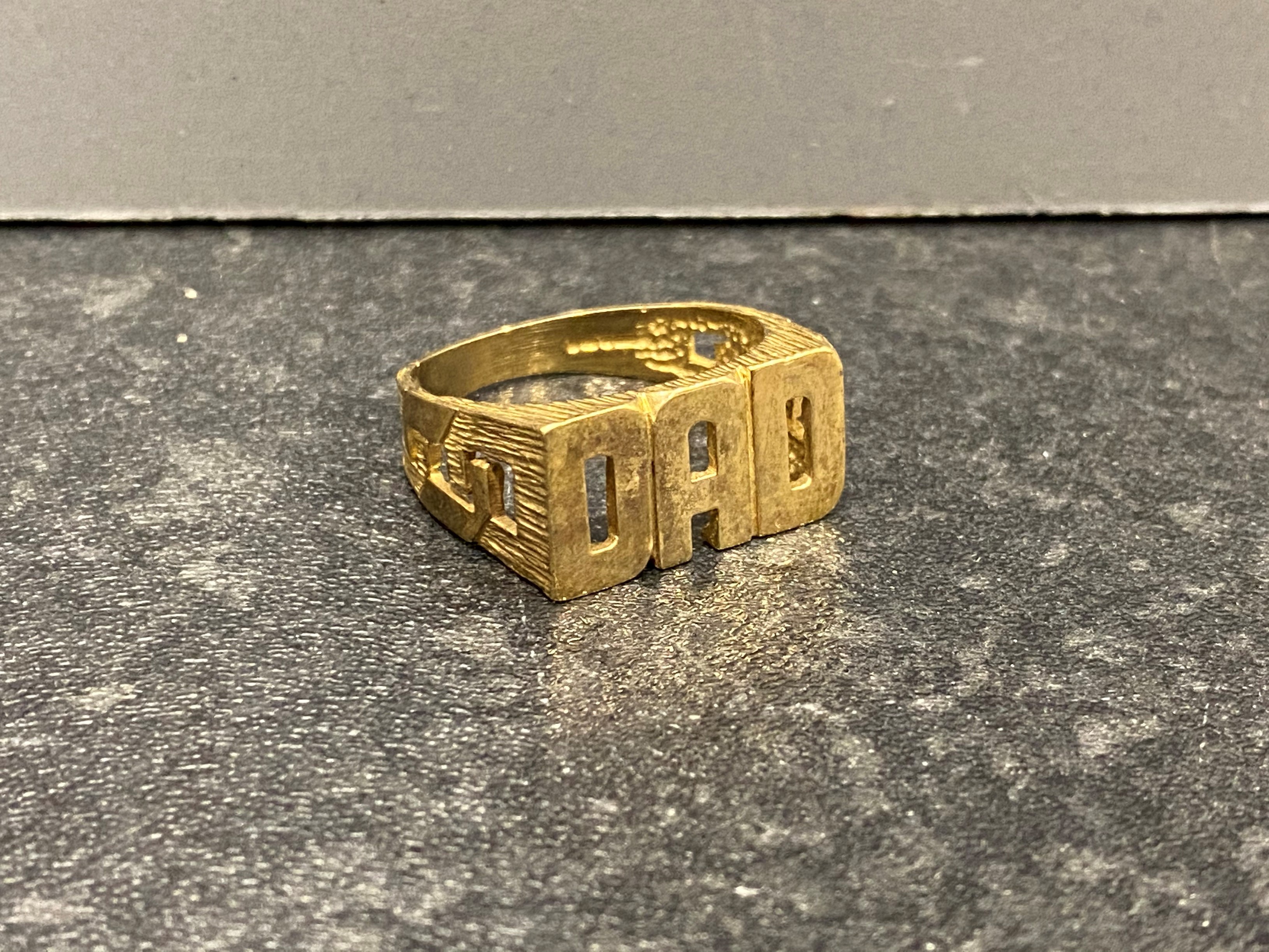 9ct gold Dad ring 5.9g