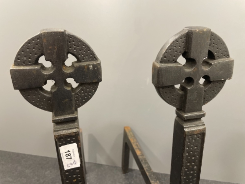 Pair Celtic design cast iron fire irons - Bild 2 aus 2