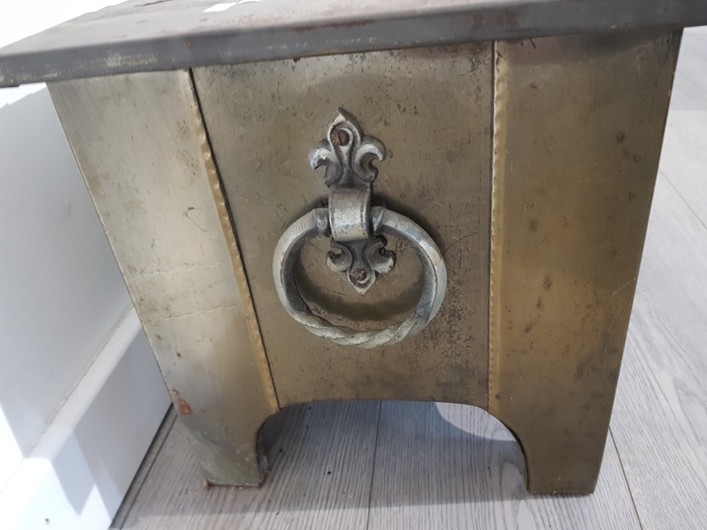 Brass plated coal box with insert and fleur de lis handles - Bild 4 aus 4