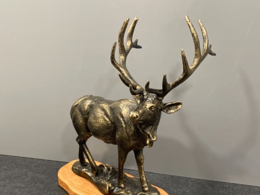 Huge bronze effect Stag figure on plinth 47cm x 40cms - Bild 3 aus 3